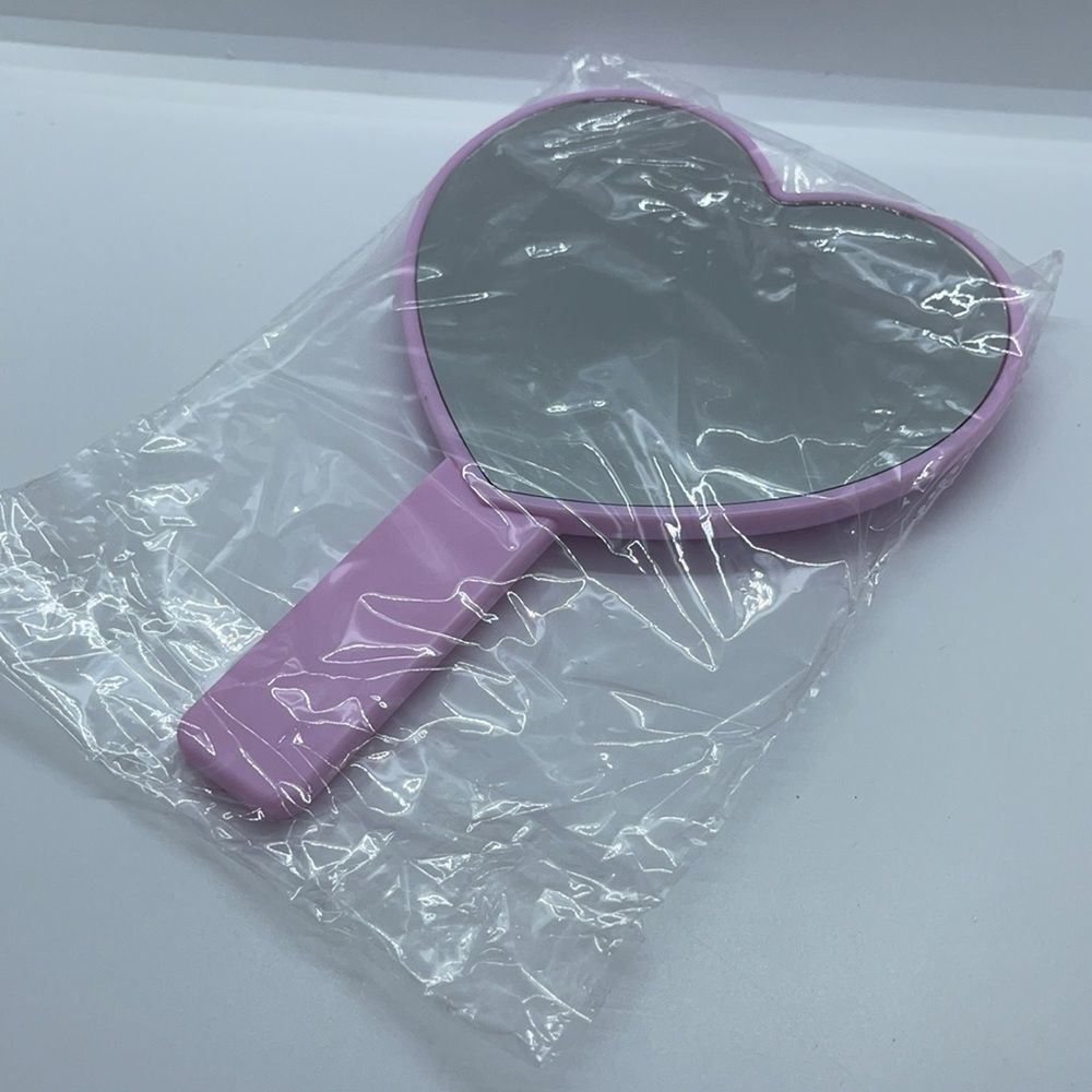 NWT Pink Heart Shaped Hand Held Mirror - Picture 6 of 6